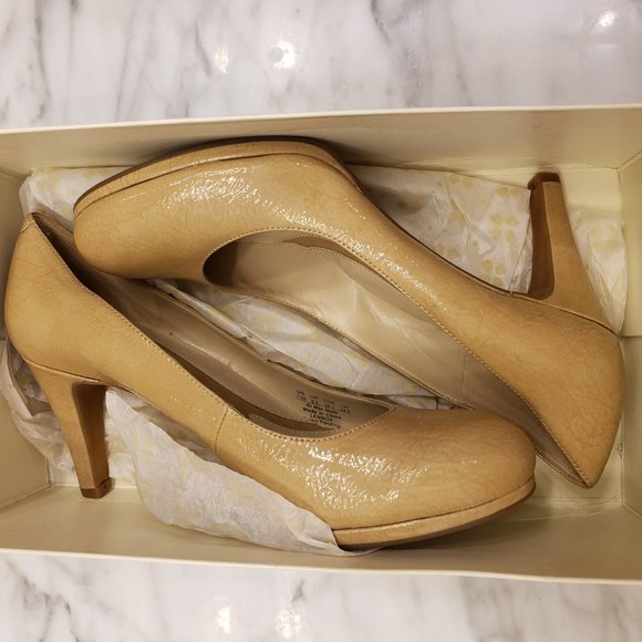Naturalizer Lennox Taupe Nude Patent Court Shoe - 7.5 - Picture 6 of 11